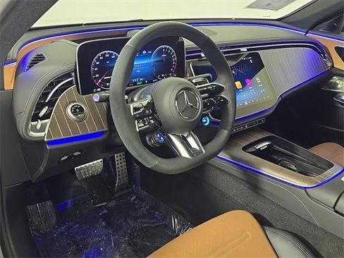 Used 2025 Mercedes-Benz E 53 AMG e 4MATIC Sedan image 4