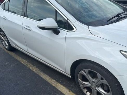 Used 2017 Chevrolet Cruze Premier image 4