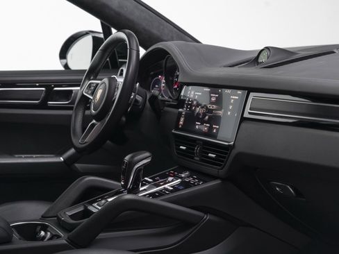 Used 2021 Porsche Cayenne GTS image 34