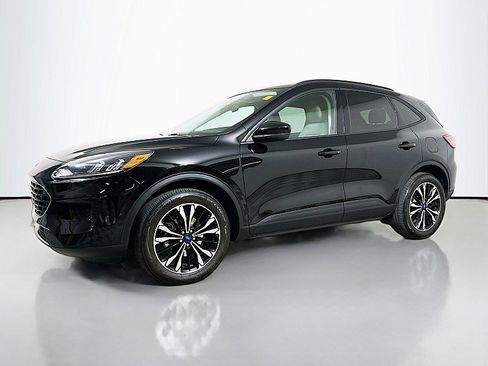 Used 2022 Ford Escape SE w/ SE Sport Appearance Package image 3