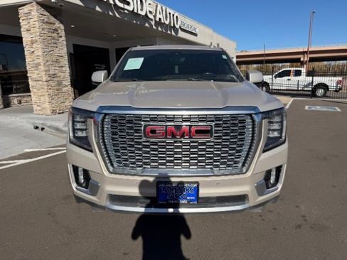 Used 2021 GMC Yukon XL Denali w/ Denali Premium Package image 3