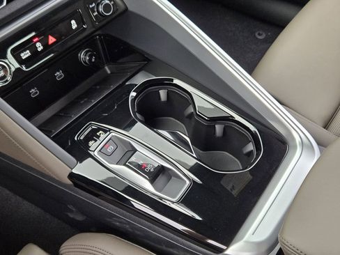 New 2025 Audi Q5 Prestige image 25