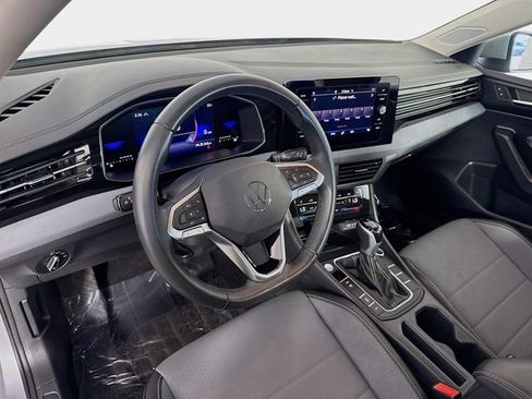 Used 2025 Volkswagen Jetta SE image 10