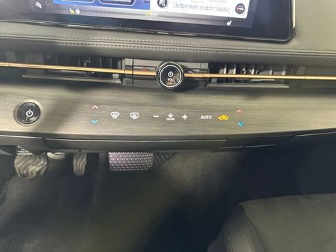Used 2023 Nissan Ariya AWD image 23