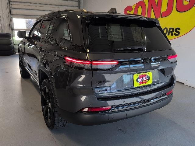 Used 2023 Jeep Grand Cherokee Altitude AWD/4WD image 39