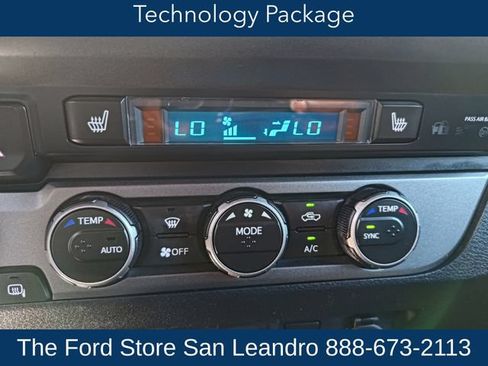 Used 2018 Toyota Tacoma TRD Off-Road w/ Technology Package AWD/4WD image 17