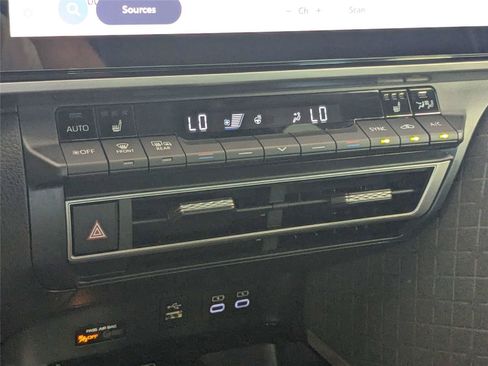 Used 2026 Toyota Camry XLE FWD image 22