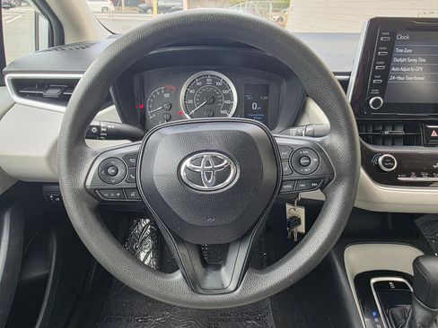 Used 2020 Toyota Corolla LE FWD image 17