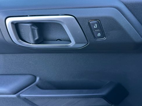 New 2025 Ford Bronco Badlands image 11