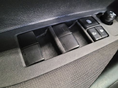 Used 2022 Toyota Corolla LE FWD image 27