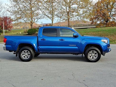 Used 2017 Toyota Tacoma SR5 image 9