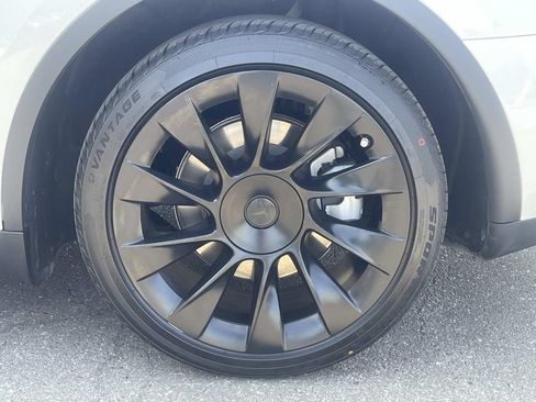 Used 2023 Tesla Model Y Long Range AWD/4WD image 30