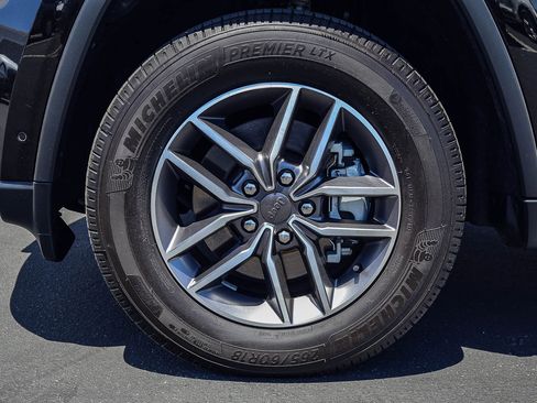 Used 2022 Jeep Grand Cherokee Limited AWD/4WD image 18