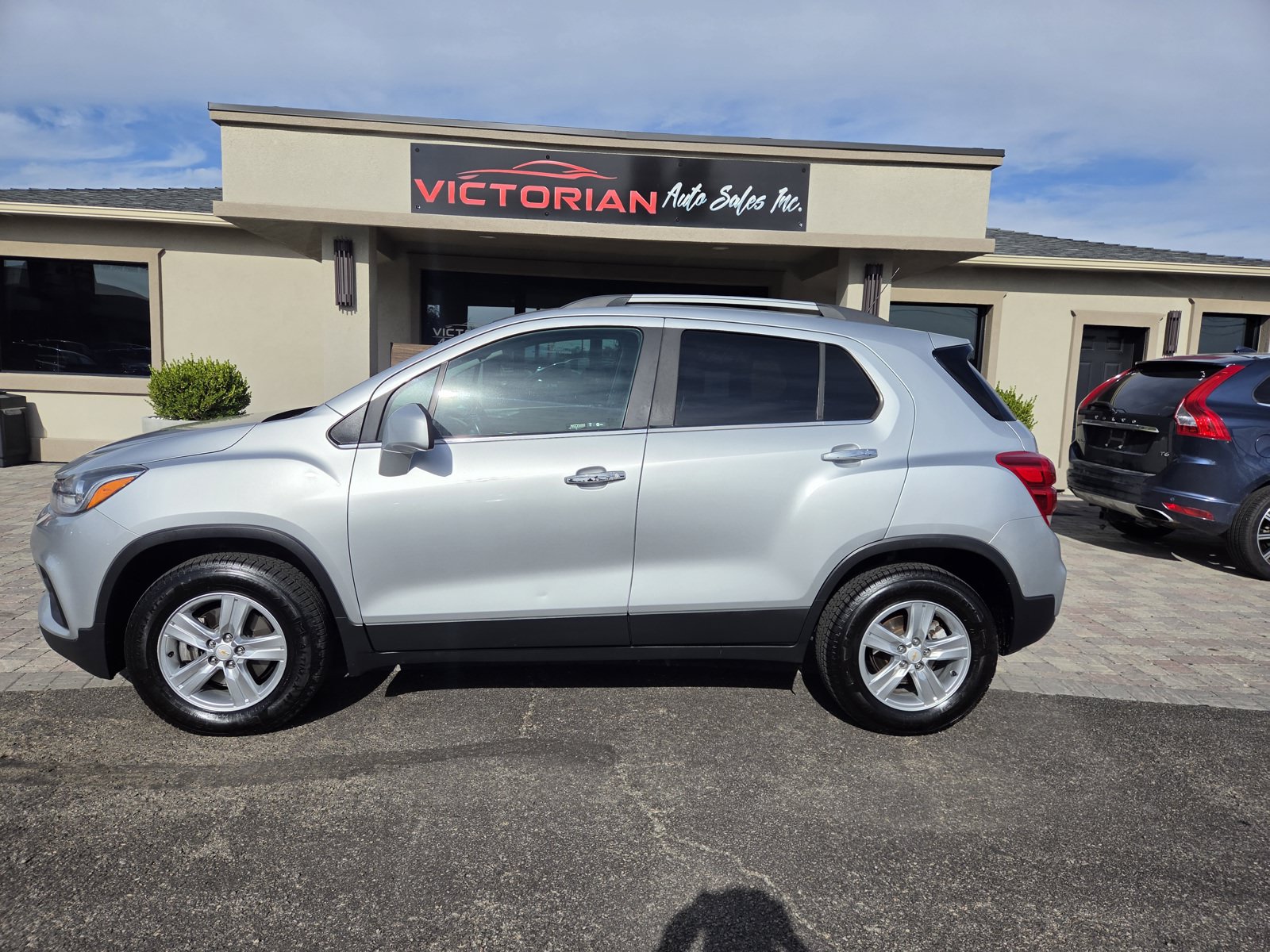 Used 2018 Chevrolet Trax LT w/ LT Convenience Package AWD/4WD image 3