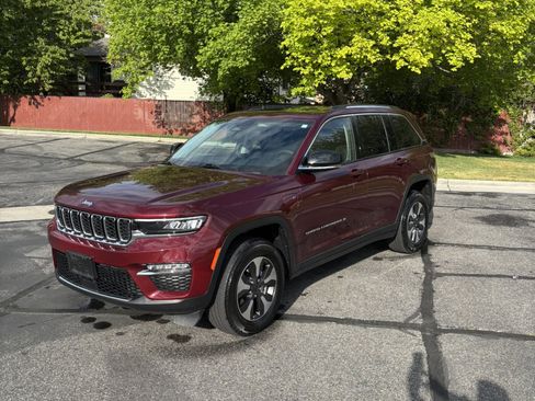 Used 2023 Jeep Grand Cherokee 4WD 4xe image 3