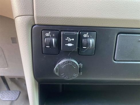 Used 2020 Toyota Sienna XLE image 27