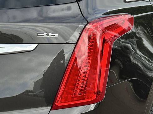 Used 2018 Cadillac XT5 FWD image 9