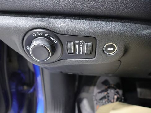 Used 2015 Chrysler 200 Limited w/ Convenience Group FWD image 33