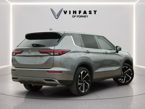 Used 2024 Mitsubishi Outlander AWD image 3