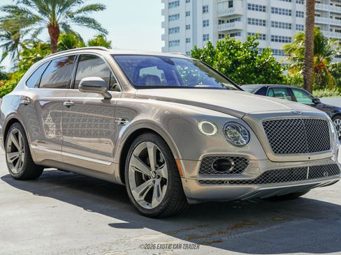 Used 2017 Bentley Bentayga image 12