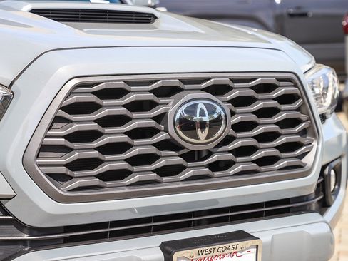 Used 2021 Toyota Tacoma TRD Sport w/ TRD Premium Sport Package image 6