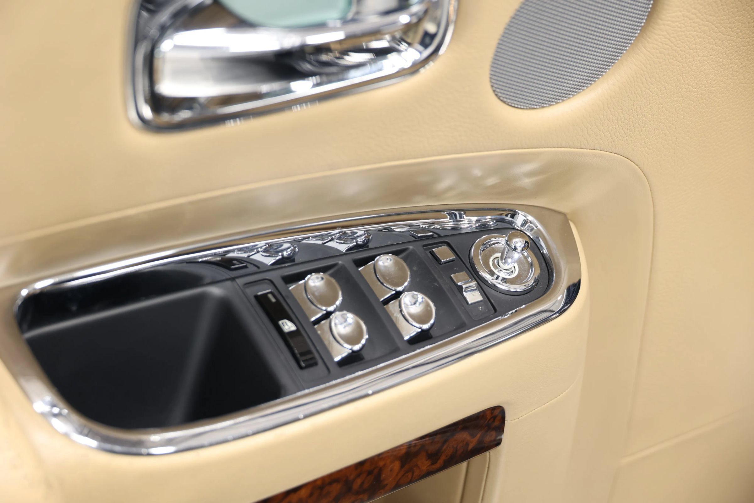 Used 2011 Rolls-Royce Ghost RWD image 14