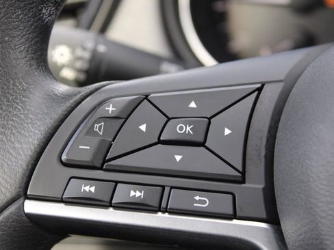 Used 2018 Nissan Rogue Sport SV image 28