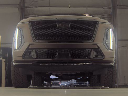 Used 2025 Cadillac Escalade V w/ LPO, ONYX Package image 3