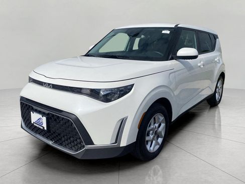 Used 2025 Kia Soul LX w/ LX Technology Package FWD image 3