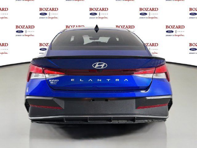 Used 2025 Hyundai Elantra Sport FWD image 7