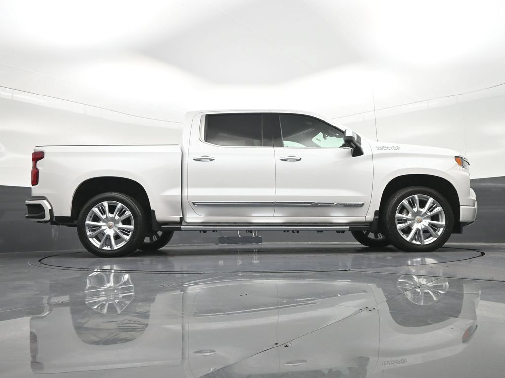 Used 2025 Chevrolet Silverado 1500 High Country w/ High Country Premium Package RWD image 28