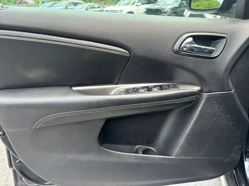 Used 2019 Dodge Journey Crossroad FWD image 12