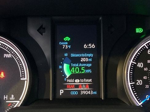 Used 2021 Toyota Venza LE image 16