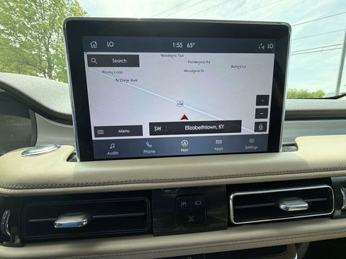 Used 2023 Lincoln Aviator AWD w/ Premium Package image 18