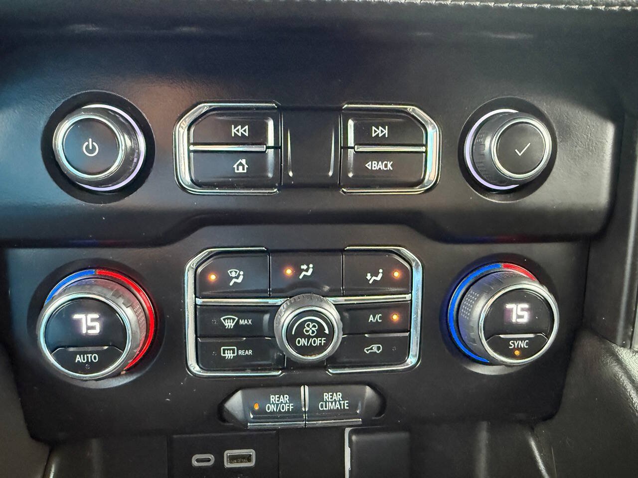 Used 2023 Chevrolet Suburban LS AWD/4WD image 38