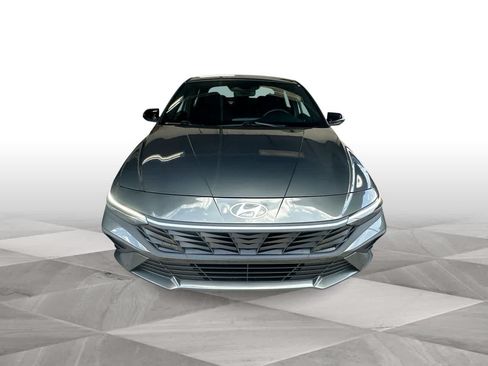 Used 2025 Hyundai Elantra Sport FWD image 3