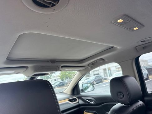 Used 2017 GMC Acadia Denali w/ Technology Package AWD/4WD image 10