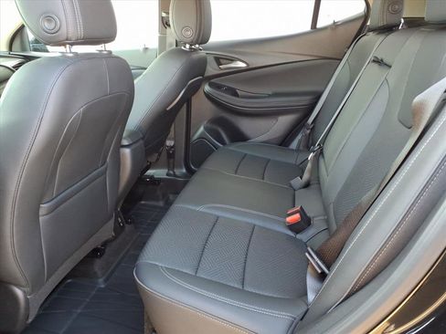 Certified 2022 Buick Encore GX Essence image 10