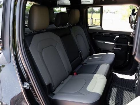 New 2026 Land Rover Defender 110 X-Dynamic SE AWD/4WD image 46