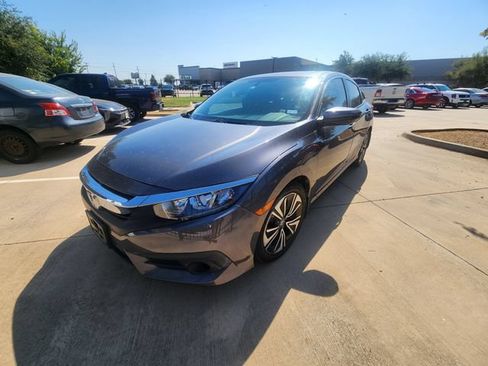 Used 2017 Honda Civic EX-T image 2