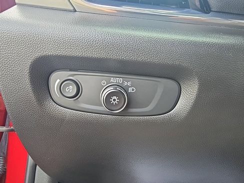 Used 2023 Chevrolet Traverse LT image 17