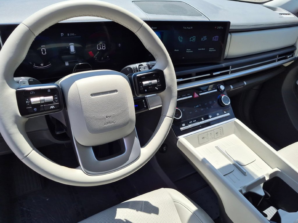 Used 2025 Hyundai Santa Fe SEL FWD image 15