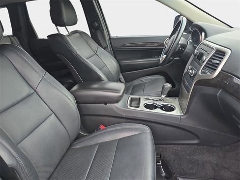 Used 2011 Jeep Grand Cherokee Laredo w/ Security & Convenience Group image 10