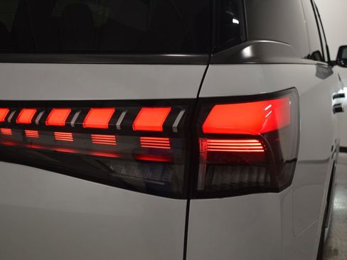 New 2026 INFINITI QX80 4WD image 10