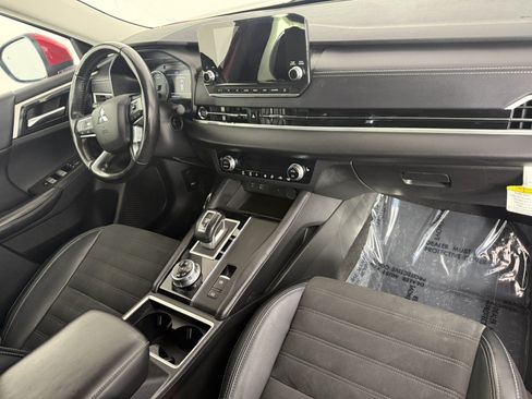 Used 2024 Mitsubishi Outlander SE AWD/4WD image 11
