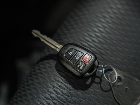 Used 2019 Toyota Corolla LE image 36