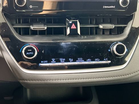 Used 2021 Toyota Corolla SE image 25