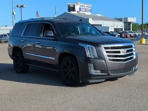 Used 2016 Cadillac Escalade Premium image 3