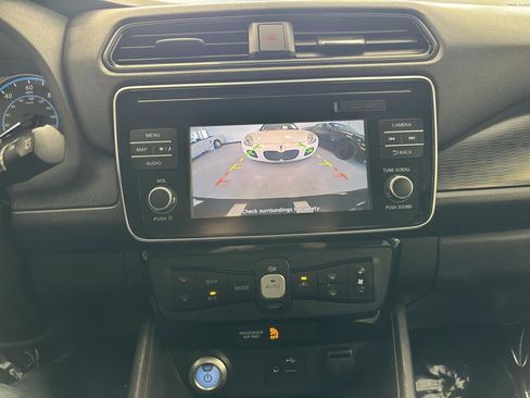 Used 2018 Nissan Leaf SV w/ SV Technology Package image 18