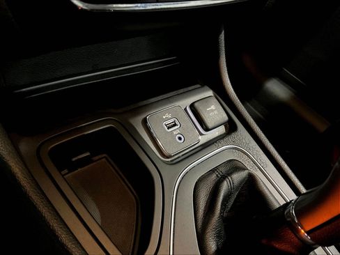 Used 2019 Jeep Cherokee Latitude w/ Popular Appearance Group FWD image 15